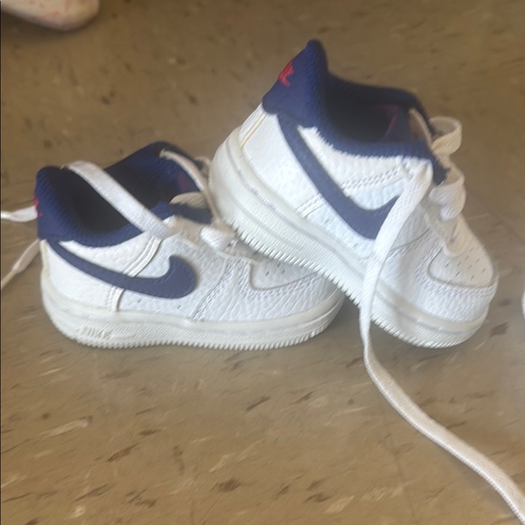 Nike Kids White Sneakers - Picture 5 of 7